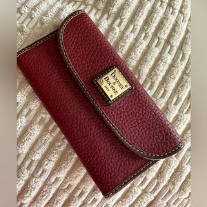 Dooney & Bourke Wallet In Burgundy